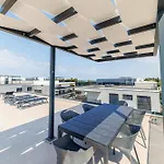 The Skyline Penthouse By Belmont Realty * 자다르