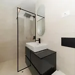 The Skyline Penthouse By Belmont Realty 아파트 *