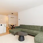 아파트 The Skyline Penthouse By Belmont Realty *