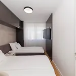 The Skyline Penthouse By Belmont Realty 아파트