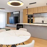 아파트 The Skyline Penthouse By Belmont Realty 자다르