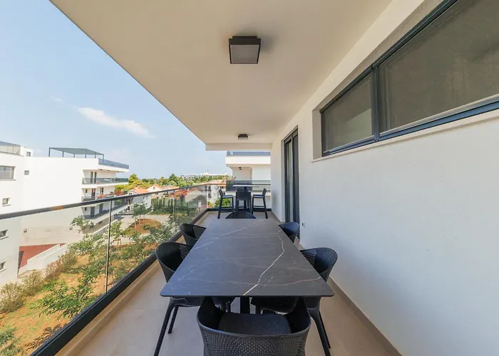 The Skyline Penthouse By Belmont Realty Appartement